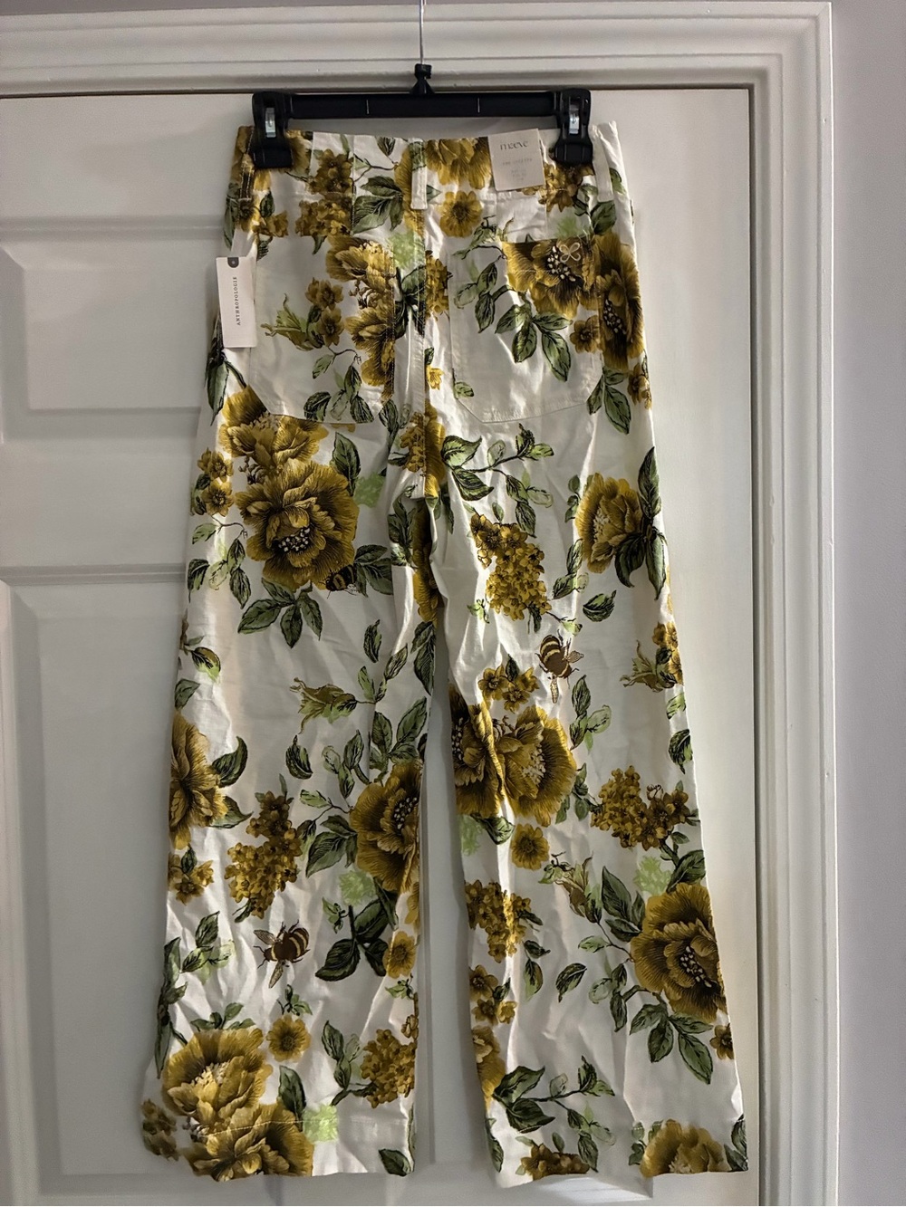 Anthropologie White Wide-Leg Floral Pants Paired with Universal Threads Jacket - Picture 4 of 8
